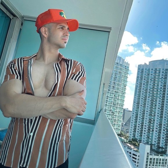 Meet your Posher, Antonio - Picture 3 of 3